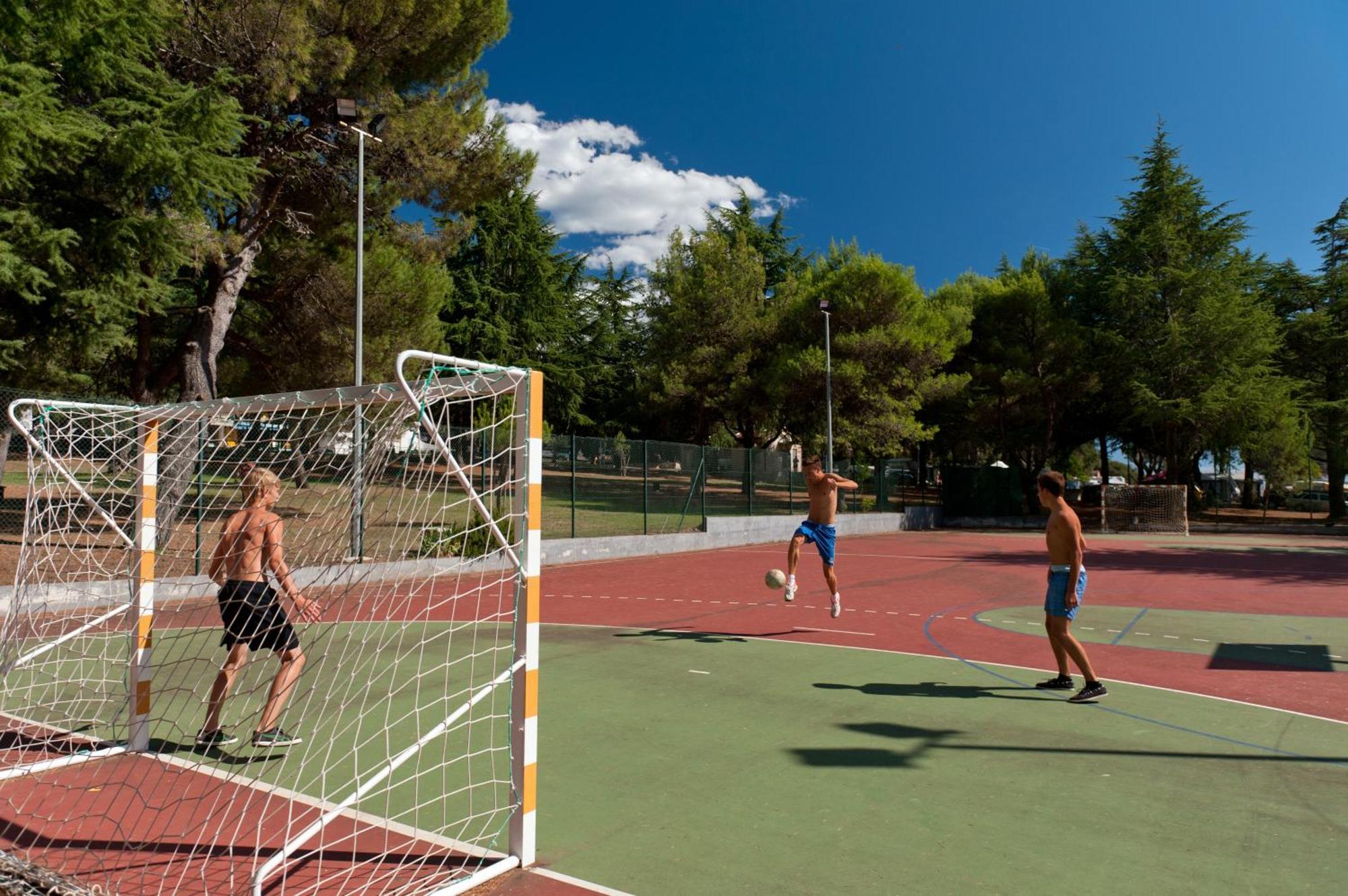 Maistra Camping Koversada Uncovered Naturist Pitches Врсар Экстерьер фото